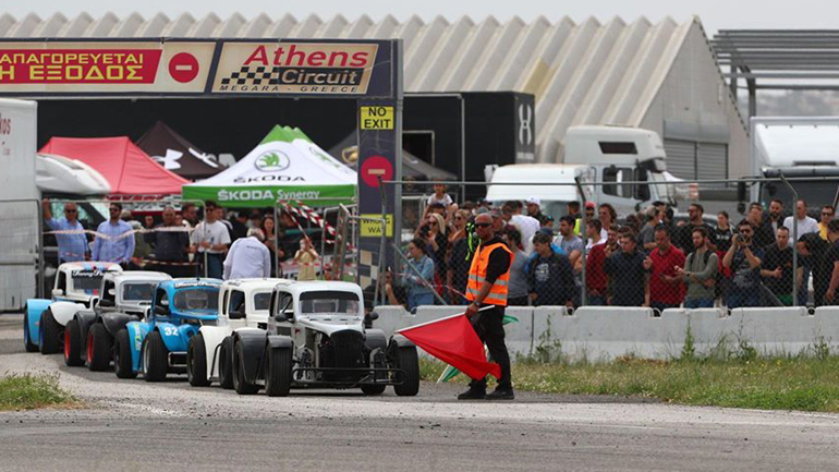 Πώς θα δοκιμάσετε δωρεάν (ακόμα και αν είστε 16 ετών) στα Μέγαρα τα Legend Cars